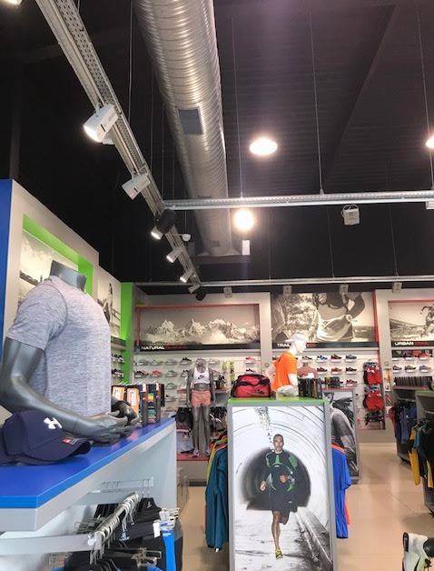 Conduite de climatisation avec grille pour grand magasin sur Toulouse