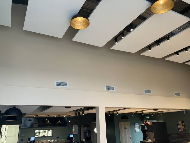 Installation de climatisation cassette et gainable pour un restaurant à Montauban