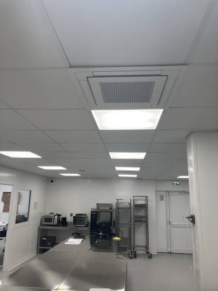 Installation de climatisation cassette et gainable pour un restaurant à Montauban