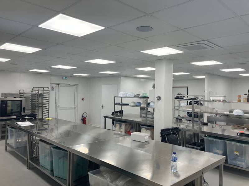 Installation de climatisation cassette et gainable pour un restaurant à Montauban