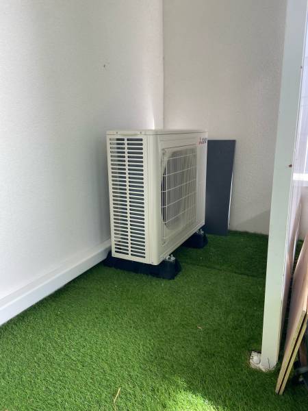 Climatisation réversible multisplit Colomiers avec pompe à chaleur Mitsubishi dans un appartement dans une résidence