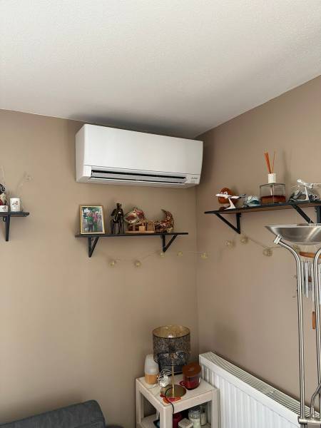 Installation d’une climatisation bi-split Mitsubishi dans un appartement duplex à Toulouse – Quartier de la Cartoucherie