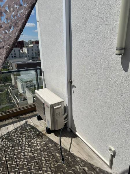 Installation d’une climatisation bi-split Mitsubishi dans un appartement duplex à Toulouse – Quartier de la Cartoucherie