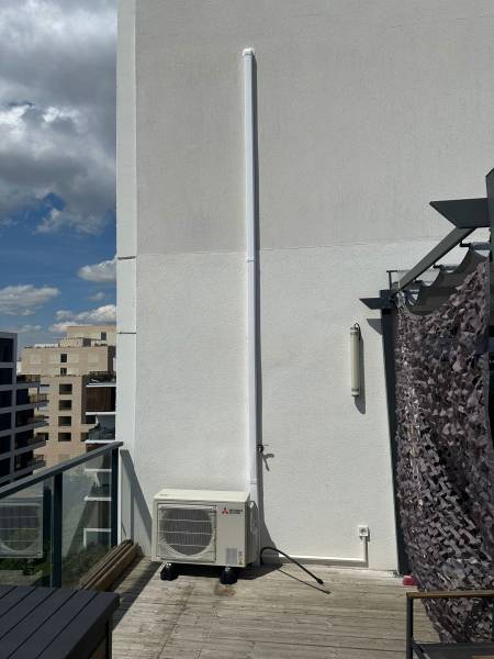 Installation d’une climatisation bi-split Mitsubishi dans un appartement duplex à Toulouse – Quartier de la Cartoucherie