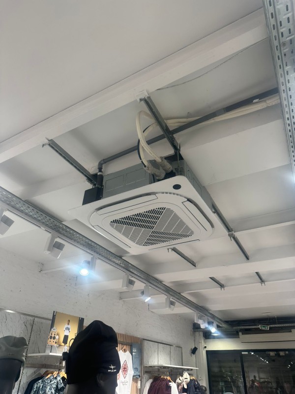 Installation d'une climatisation à Toulouse pour un magasin de prêt à porter